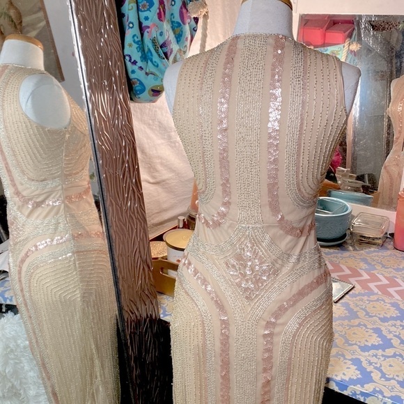 🌷BABEYOND🌷 Gold & Cream Coloured Sequinned Evening Dress - Picture 8 of 9